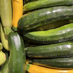 Courgette verte, jaune et blanche