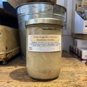 Plat cuisiné à la dinde rouge des Ardennes et aux morilles